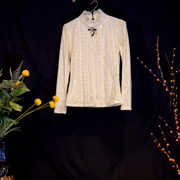 Vintage-Inspired White Lace Blouse, High ruffled neckline with bow and brooch - Picture 1 of 6